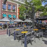 Long Term - Beautiful Center Free Parking Apartment