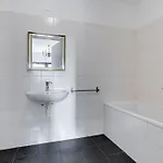 Long Term - Beautiful Center Free Parking *