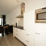 Long Term - Beautiful Center Free Parking Apartment *