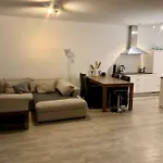 Long Term - Beautiful Center Free Parking Apartment *