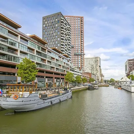 Long Term - Beautiful Center Free Parking Apartment *