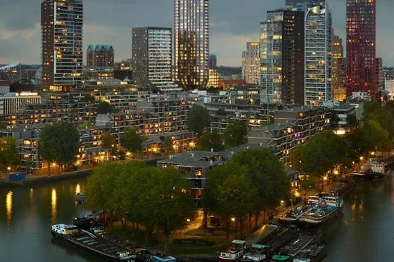 Long Term - Beautiful Center Free Parking Apartment *