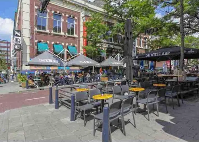 Long Term - Beautiful Center Free Parking Apartment