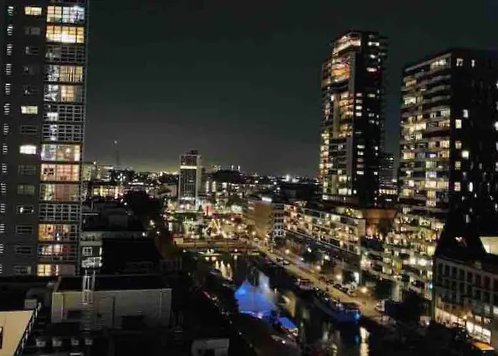 Long Term - Beautiful Center Free Parking Apartment