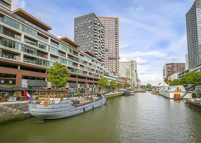 Long Term - Beautiful Center Free Parking Apartment *